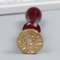 Сургучный набор "Крупная роза" печать, ручка, ложка, воск - 3 цвета, свеча 3,5х11х23 см Сургучный набор "Крупная роза" печать, ручка, ложка, воск - 3 цвета, свеча 3,5х11х23 см