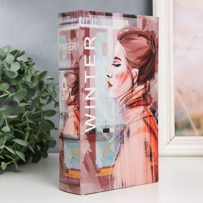 Сейф-книга дерево кожзам Сейф-книга дерево кожзам "Девушка - зима" 21х13х5 см