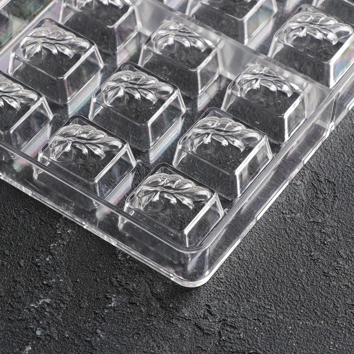 Форма для конфет и шоколада KONFINETTA «Ягодный лист», 27,5×17,5×2,5 см, 24 ячейки 2,7×2,5×1,2 см, цвет прозрачный Форма для конфет и шоколада KONFINETTA «Ягодный лист», 27,5×17,5×2,5 см, 24 ячейки 2,7×2,5×1,2 см, цвет прозрачный