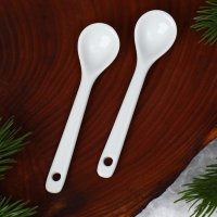 Подарочный набор новогодний из керамики &laquo;Мама, папа, с Новым годом!&raquo;, кружка 180 мл. 2 шт., ложка 2 шт., цвет белый