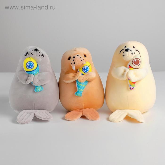Мягкая игрушка &laquo;Нерпа с рыбкой&raquo;, цвета МИКС