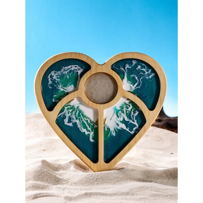 Менажница авторская с эпоксидной пищевой смолой &laquo;Сердце&raquo; Adelica, 25&times;27 см, цельный кедр, рисунок МИКС