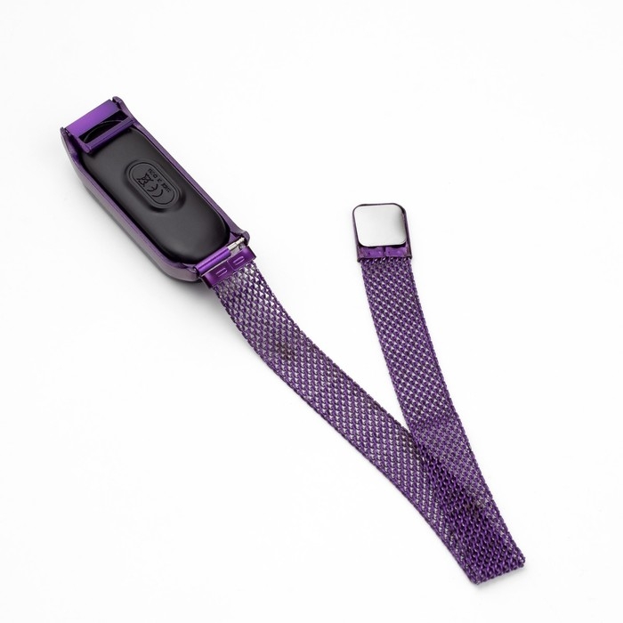 Часы наручные электронные с металлическим ремешком