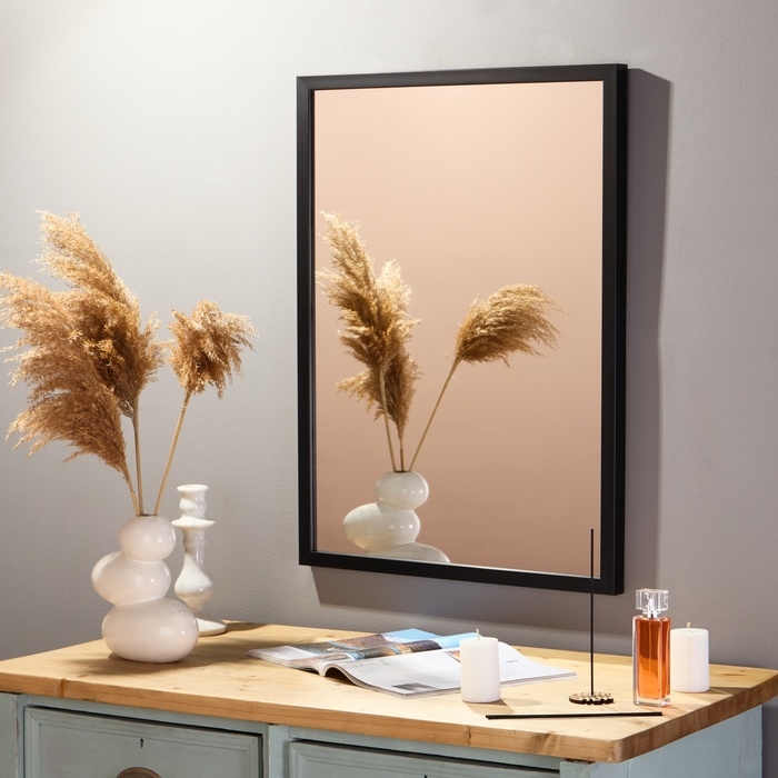 Зеркало настенное, в раме 50х70 см Зеркало настенное, в раме 50х70 см