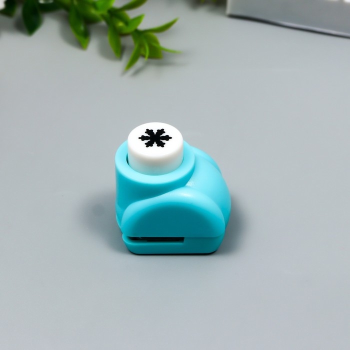 Дырокол фигурный Дырокол фигурный "Снежинка" рисунок 1 см МИКС