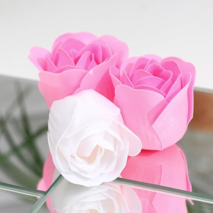 Мыльные розочки, белые и розовые, набор 6 шт. Мыльные розочки, белые и розовые, набор 6 шт.