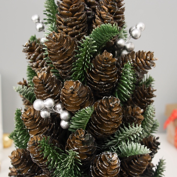 Искусственная ёлка с шишками «Зимнее волшебство» настольная, в мешочке, 30х16 см Искусственная ёлка с шишками «Зимнее волшебство» настольная, в мешочке, 30х16 см