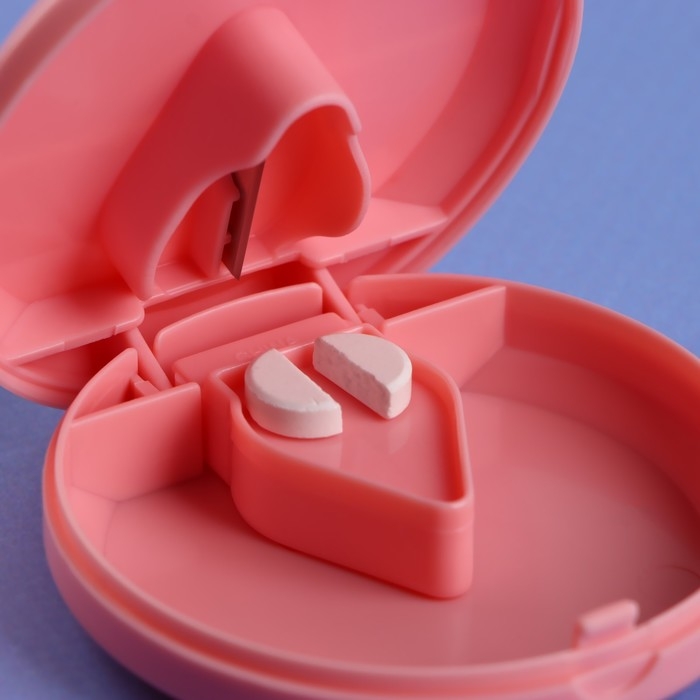 Таблетница с таблеторезкой, d = 7 &times; 2,3 см, 1 секция, цвет МИКС