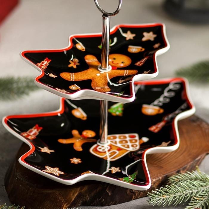 Блюдо фарфоровое 2-х ярусное Доляна «Новый год. Пряничное волшебство», верхний ярус 21×17×2,2 см, нижний ярус 29×24×26 см Блюдо фарфоровое 2-х ярусное Доляна «Новый год. Пряничное волшебство», верхний ярус 21×17×2,2 см, нижний ярус 29×24×26 см