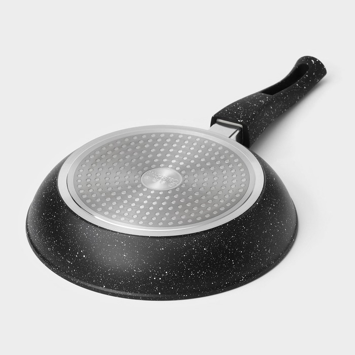 Сковорода кованая Magistro Dark, d=24 см, съёмная ручка soft-touch, антипригарное покрытие, индукция, цвет чёрный Сковорода кованая Magistro Dark, d=24 см, съёмная ручка soft-touch, антипригарное покрытие, индукция, цвет чёрный