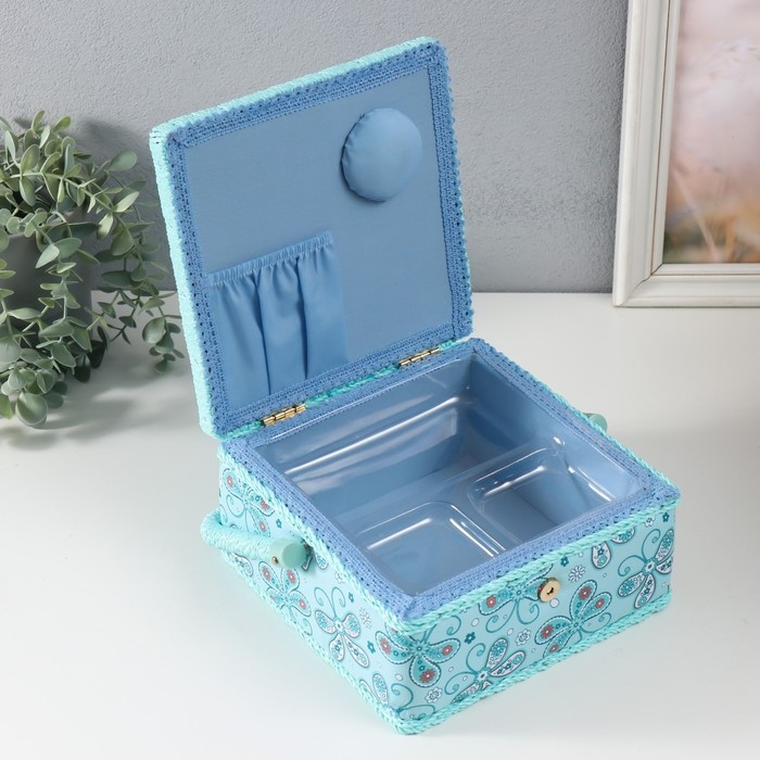 Шкатулка для рукоделия Шкатулка для рукоделия "Бабочки и цветочки на голубом" 20х20х11 см