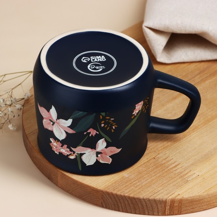 Кружка керамическая &laquo;Цветы&raquo;, 380 мл, цвет синий