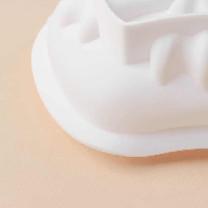 Форма для выпечки и муссовых десертов KONFINETTA «Сердце с бантом», 19×17×6,5 см, цвет белый Форма для выпечки и муссовых десертов KONFINETTA «Сердце с бантом», 19×17×6,5 см, цвет белый