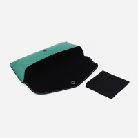 Футляр для очков на кнопке, длина 17 см, цвет зелёный