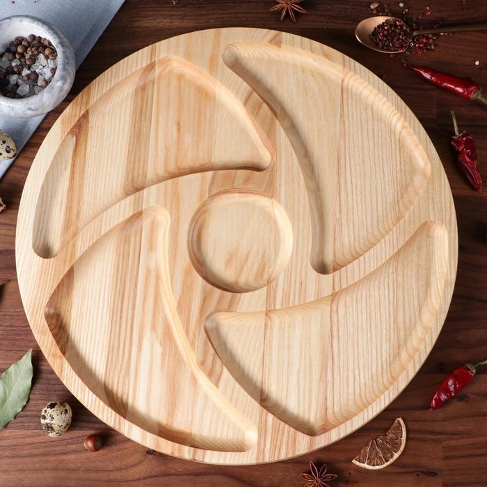 Менажница деревянная Менажница деревянная "Круглая", с разделочной доской и соусником, d-40 см, массив ясеня