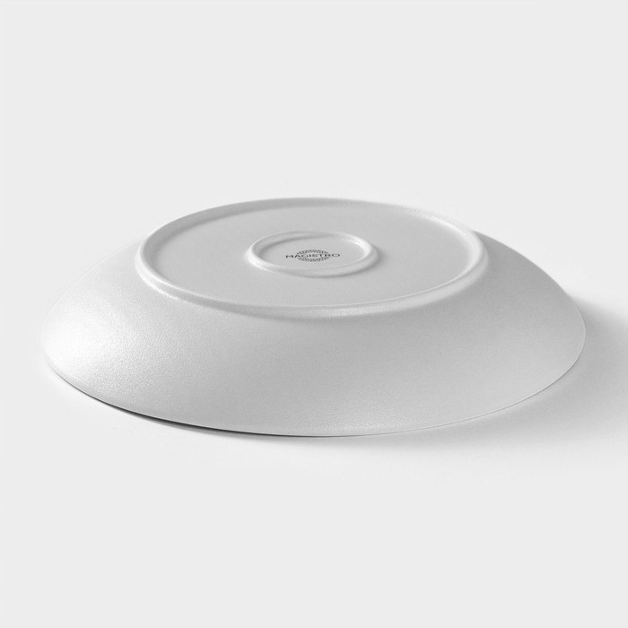 Тарелка фарфоровая Magistro Line, d=25,5 см, цвет белый Тарелка фарфоровая Magistro Line, d=25,5 см, цвет белый