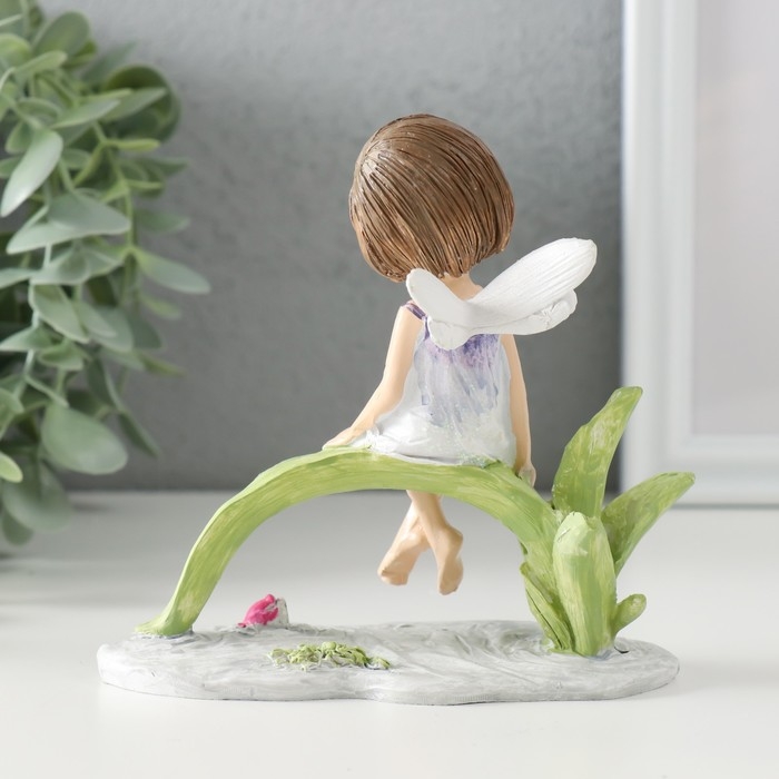 Сувенир полистоун "Малышка в сиреневом платье с крыльями, сидит у пруда" 12,5х8х12 см