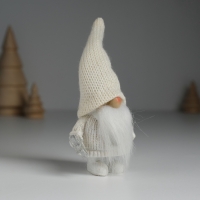 Сувенир полистоун "Дед Мороз в белом вязанном колпаке, с серебристой звёздочкой" 5х3,5х13 см 10326 Сувенир полистоун "Дед Мороз в белом вязанном колпаке, с серебристой звёздочкой" 5х3,5х13 см 10326