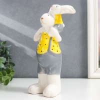 Сувенир керамика "Зайка на плечах у папы" жёлтый, 10х9,5х21 см Сувенир керамика "Зайка на плечах у папы" жёлтый, 10х9,5х21 см