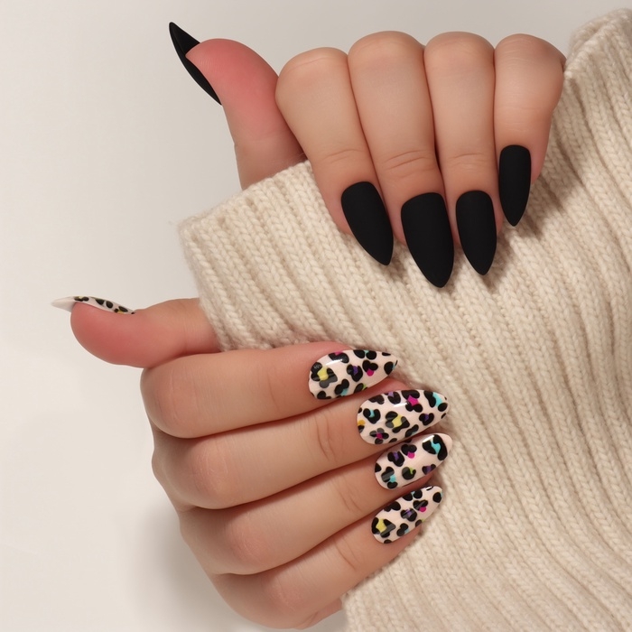 Накладные ногти «Лео», 12 шт, с клеевыми пластинами, форма миндаль, чёрные, бежевые Накладные ногти «Лео», 12 шт, с клеевыми пластинами, форма миндаль, чёрные, бежевые