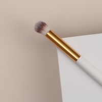 Кисть для макияжа «White», 18 (± 1) см, цвет белый Кисть для макияжа «White», 18 (± 1) см, цвет белый