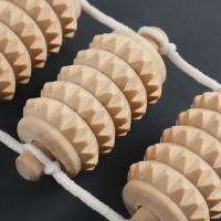 Массажёр - лента, деревянный, роликовый, зубчатый, 2,8 &times; 6,8 &times; 122,5 см, 10 звеньев