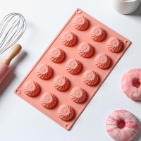 Форма для конфет и шоколада Доляна &laquo;Хризантема&raquo;, силикон, 30&times;18&times;2 см, 15 ячеек, цвет персиковый