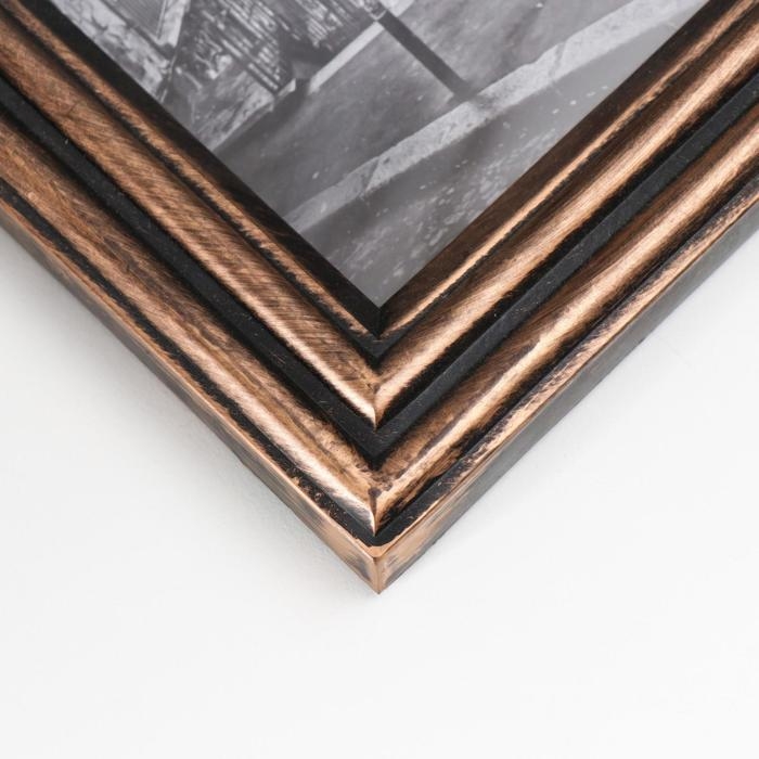 Фоторамка пластик на 8 фото 10х15 см Фоторамка пластик на 8 фото 10х15 см "Семейная" под бронзу 34,5х66 см