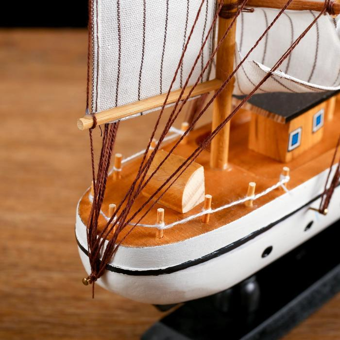 Корабль сувенирный средний «Пиллад», борта белые, паруса белые, 45х9х41 см Корабль сувенирный средний «Пиллад», борта белые, паруса белые, 45х9х41 см
