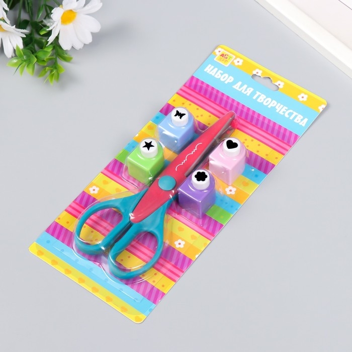 Набор для скрапбукинга Набор для скрапбукинга "Каракули" ножницы фигурные 15,5 см+4 дырокола d=1,2 см10х23 см МИКС