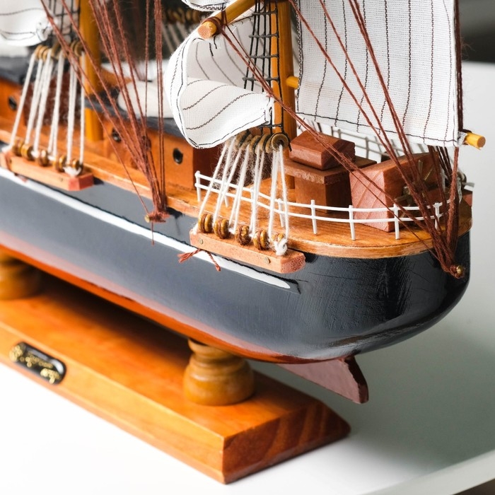 Корабль сувенирный большой &laquo;Трёхмачтовый&raquo;, борта светлое дерево, паруса белые, 59 х 10 х 49 см