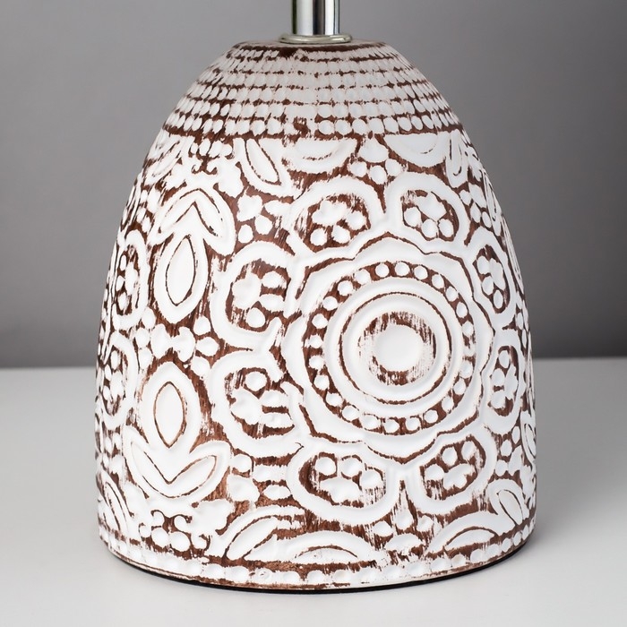 Настольная лампа Настольная лампа "Изабелла" Е14 40Вт бело-шоколадный 20х20х30 см RISALUX