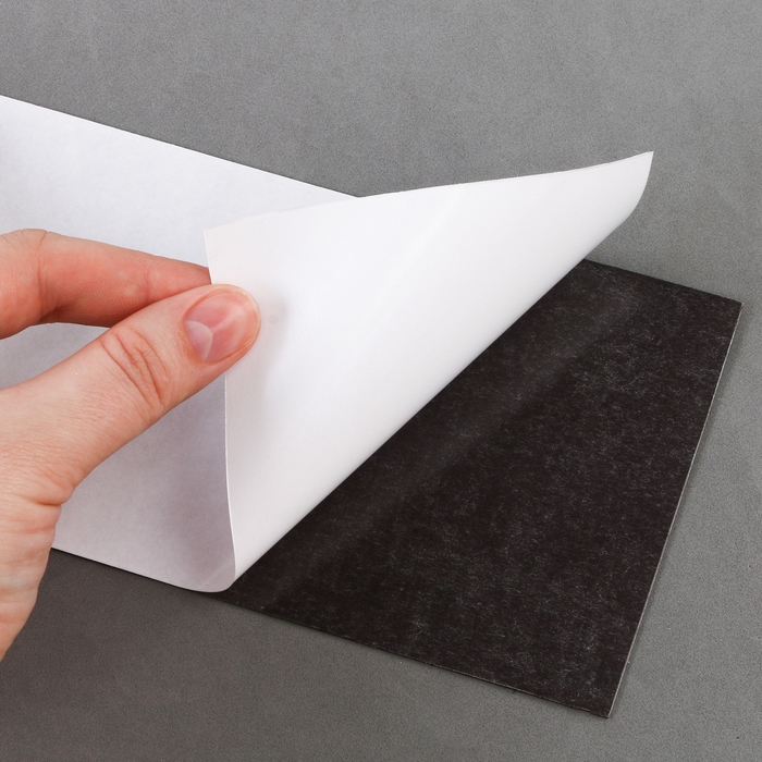 Магнитная лента на клеевой основе, чёрная, 20&times;10 см