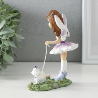 Сувенир полистоун "Малышка в сиреневом платье с крыльями, выгуливает собачку" 10х7х13 см Сувенир полистоун "Малышка в сиреневом платье с крыльями, выгуливает собачку" 10х7х13 см