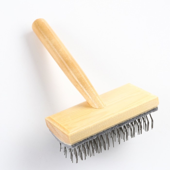 Щётка - пуходёрка деревянная жёсткая для «Кавказца», основание 110 х 58 мм Щётка - пуходёрка деревянная жёсткая для «Кавказца», основание 110 х 58 мм