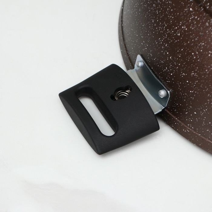 Сотейник, d=30 cм, h=8,5 см, съёмные ручки, стеклянная крышка, антипригарное покрытие, цвет коричневый Сотейник, d=30 cм, h=8,5 см, съёмные ручки, стеклянная крышка, антипригарное покрытие, цвет коричневый