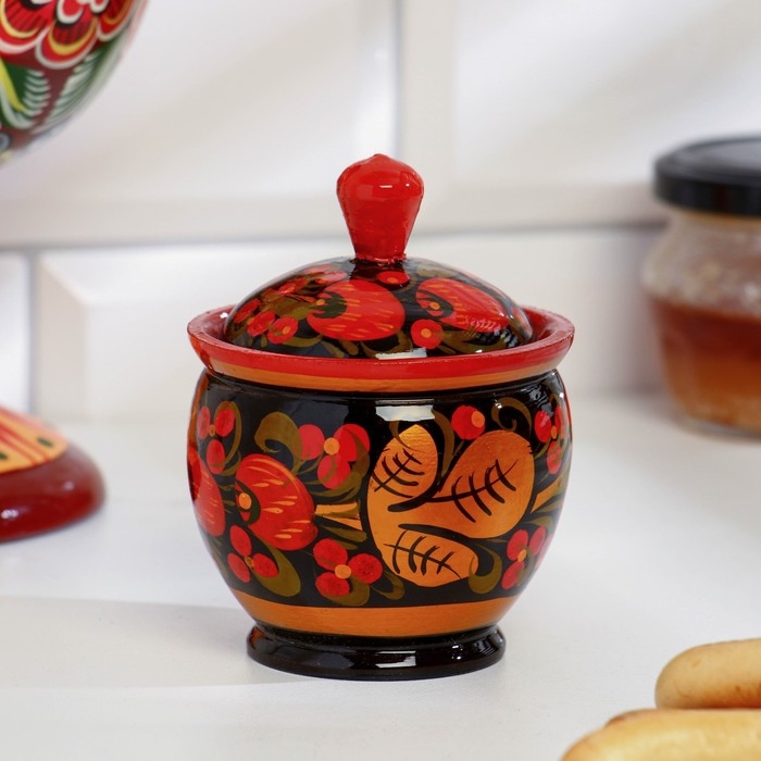 Солонка &laquo;Ягодка&raquo;, с крышкой, 6&times;7 см, хохлома
