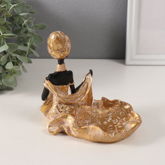 Сувенир полистоун подставка "Африканка в цветочном платье со шлейфом" золото 16х11,5х14 см   1032345