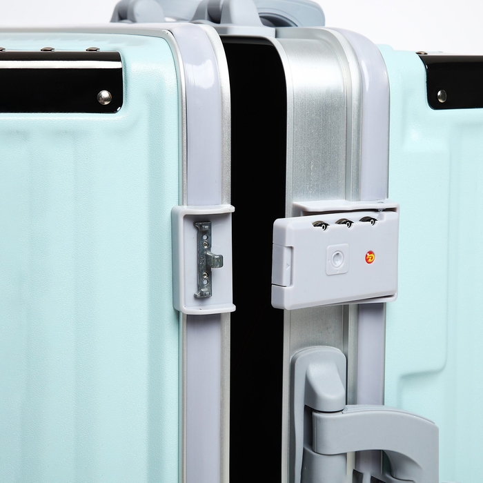 Чемодан малый 37 л (S), отдел на молнии, 2 кодовых замка, 4 колеса, крючок, цвет голубой