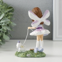 Сувенир полистоун "Малышка в сиреневом платье с крыльями, выгуливает собачку" 10х7х13 см Сувенир полистоун "Малышка в сиреневом платье с крыльями, выгуливает собачку" 10х7х13 см