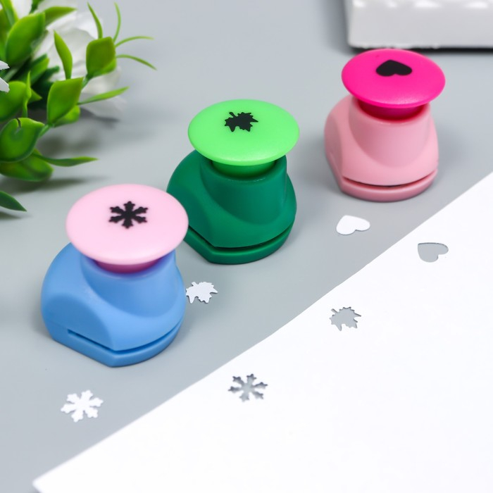 Набор фигурных дыроколов в сундучке для обработки края, 10 шт МИКС Набор фигурных дыроколов в сундучке для обработки края, 10 шт МИКС