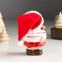 Сувенир керамика "Малышка в красном колпаке и шарфике" 5х4х14,2 см Сувенир керамика "Малышка в красном колпаке и шарфике" 5х4х14,2 см