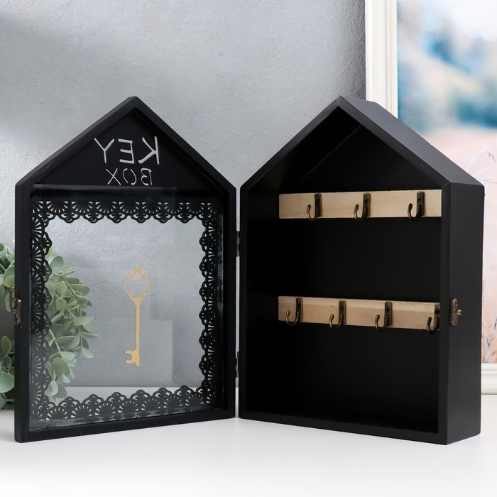 Ключница дерево 7 крючков "Дом. Узоры. Ключ" чёрная с золотом 22х8х30 см
