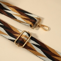 Ручка для сумки «Орнамент косичка», стропа, с карабинами, 139 ± 3 × 3,8 см, цвет бежевый/белый/чёрный Ручка для сумки «Орнамент косичка», стропа, с карабинами, 139 ± 3 × 3,8 см, цвет бежевый/белый/чёрный