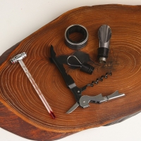 Подарочный винный набор: штопор для вина, аэратор, каплеуловитель, термометр &laquo;Мама отдыхает&raquo;