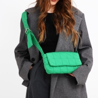 Сумка женская стеганная на плечо, отдел на молнии, 25х14х6 см, цвет зелёный Сумка женская стеганная на плечо, отдел на молнии, 25х14х6 см, цвет зелёный