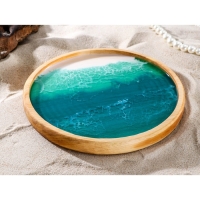 Поднос с эпоксидной пищевой смолой Adelica, 25&times;2,5 см, цельный массив кедра, рисунок МИКС