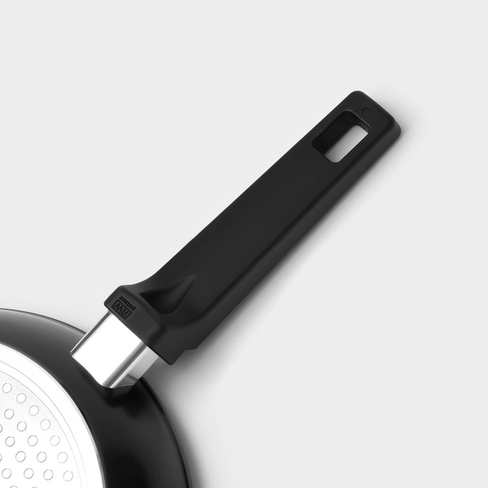 Сковорода Magistro Flame, d=22 см, h=4,5 см, ручка soft-touch, антипригарное покрытие, индукция, цвет чёрный Сковорода Magistro Flame, d=22 см, h=4,5 см, ручка soft-touch, антипригарное покрытие, индукция, цвет чёрный