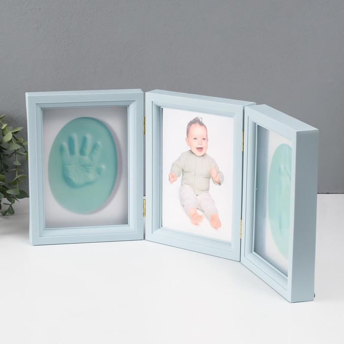 Фоторамка пластик 13х18 см с полим.глиной "Отпечаток ладошки и ножки" голубая 20,5х46,5 см