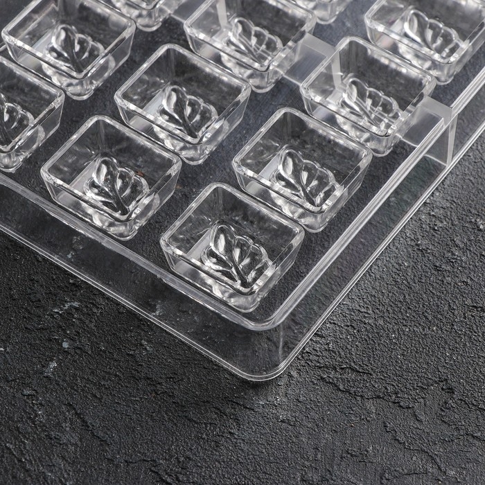 Форма для конфет и шоколада KONFINETTA «Ягодный лист», 27,5×17,5×2,5 см, 24 ячейки 2,7×2,5×1,2 см, цвет прозрачный Форма для конфет и шоколада KONFINETTA «Ягодный лист», 27,5×17,5×2,5 см, 24 ячейки 2,7×2,5×1,2 см, цвет прозрачный